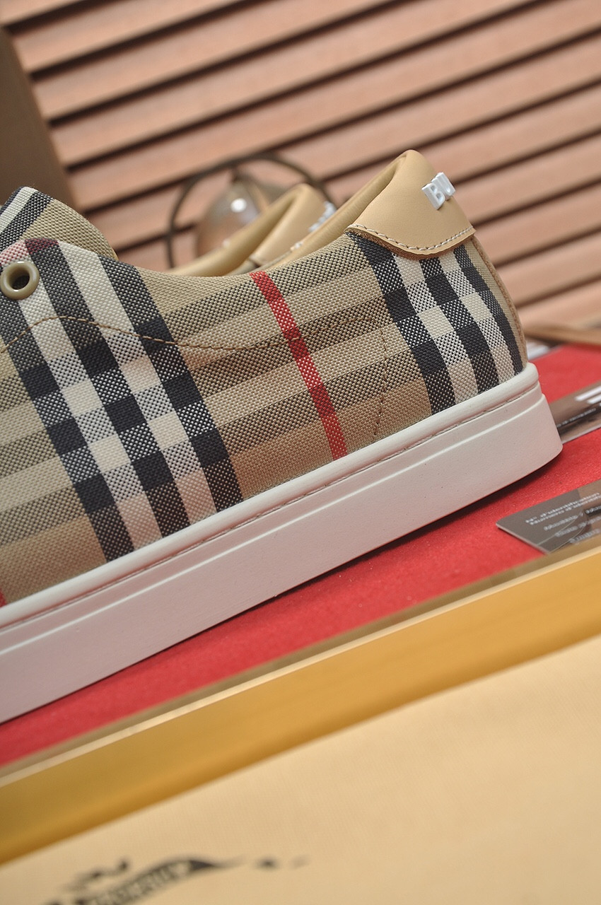 UA B**rry Check Sneakers