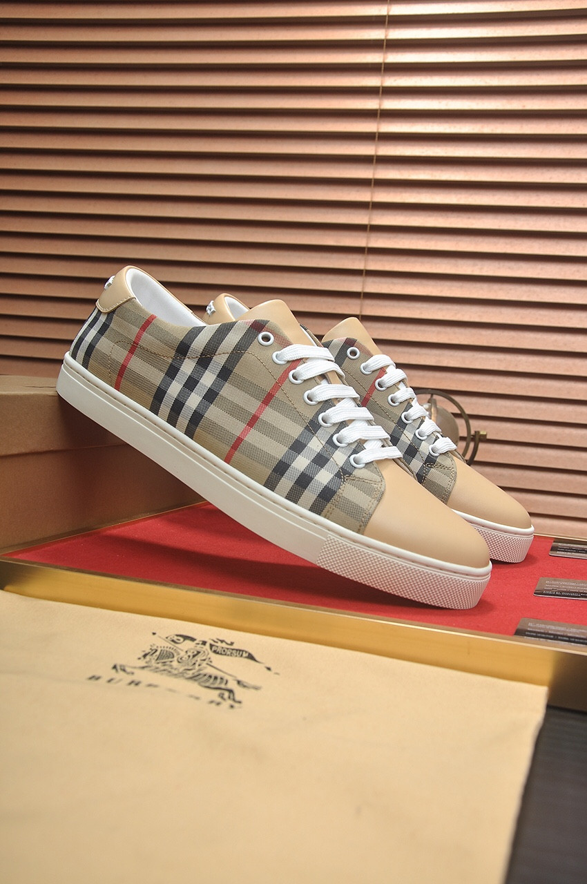 UA B**rry Check Sneakers
