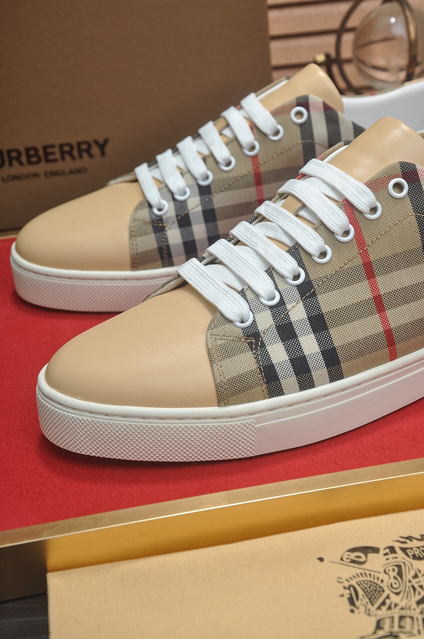 UA B**rry Check Sneakers