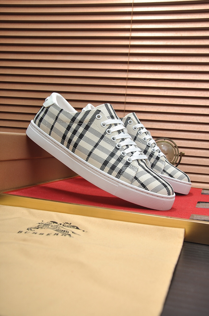 UA B**rry Check Sneakers