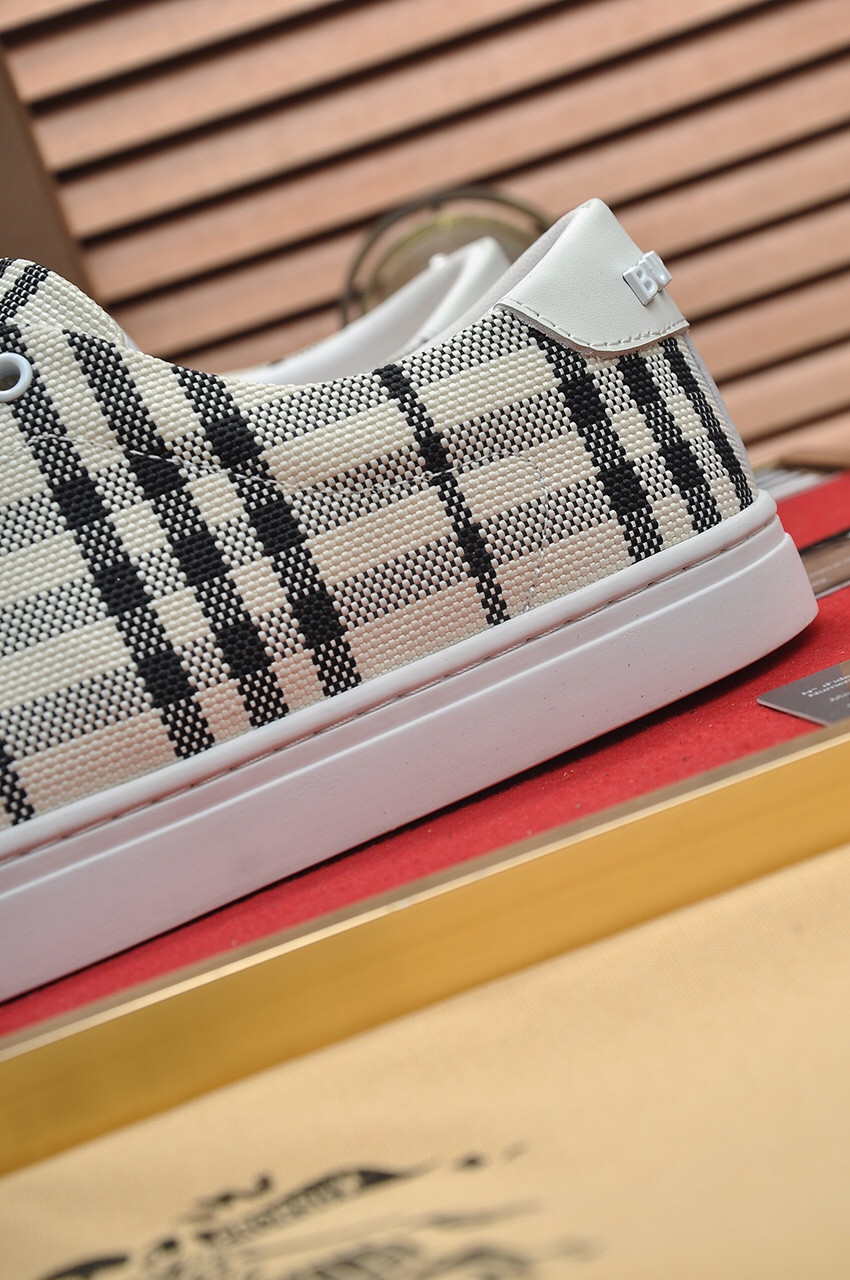 UA B**rry Check Sneakers