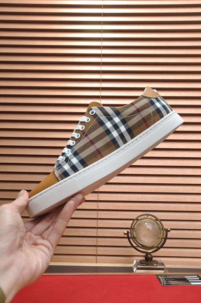 UA B**rry Check Sneakers