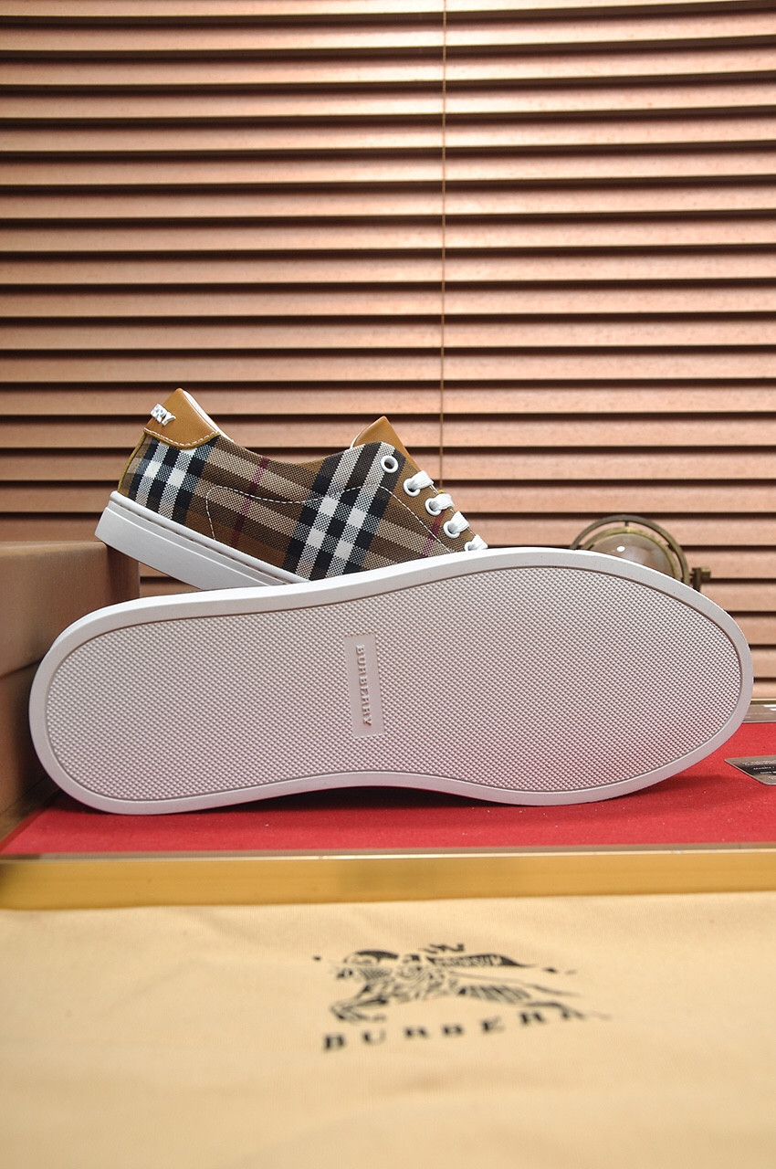 UA B**rry Check Sneakers