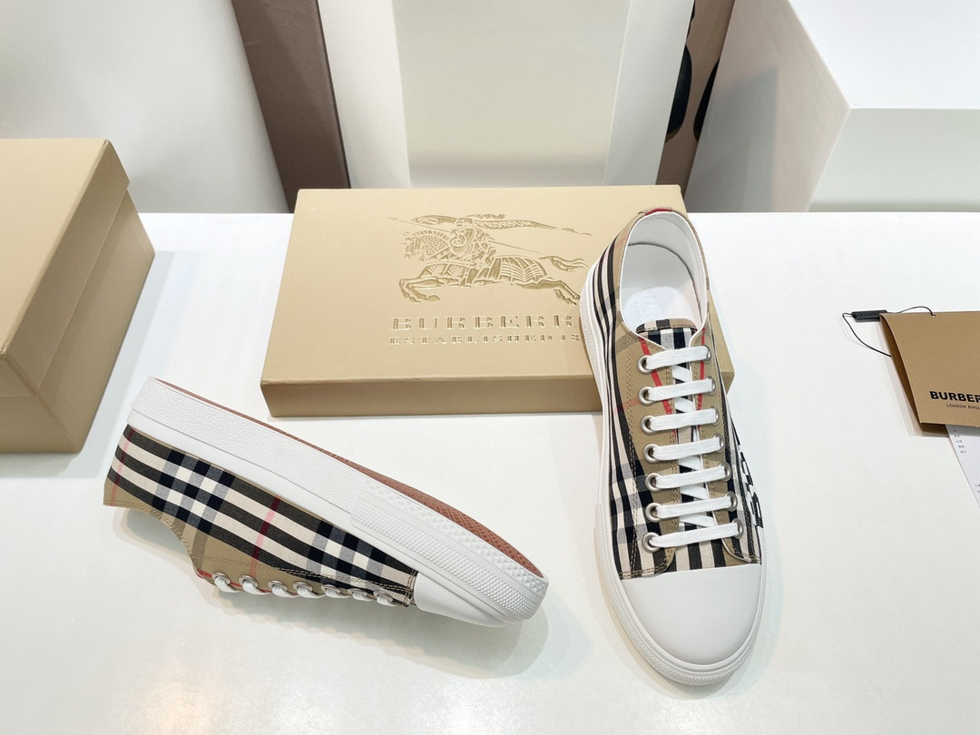 UA B**rry Check Sneakers