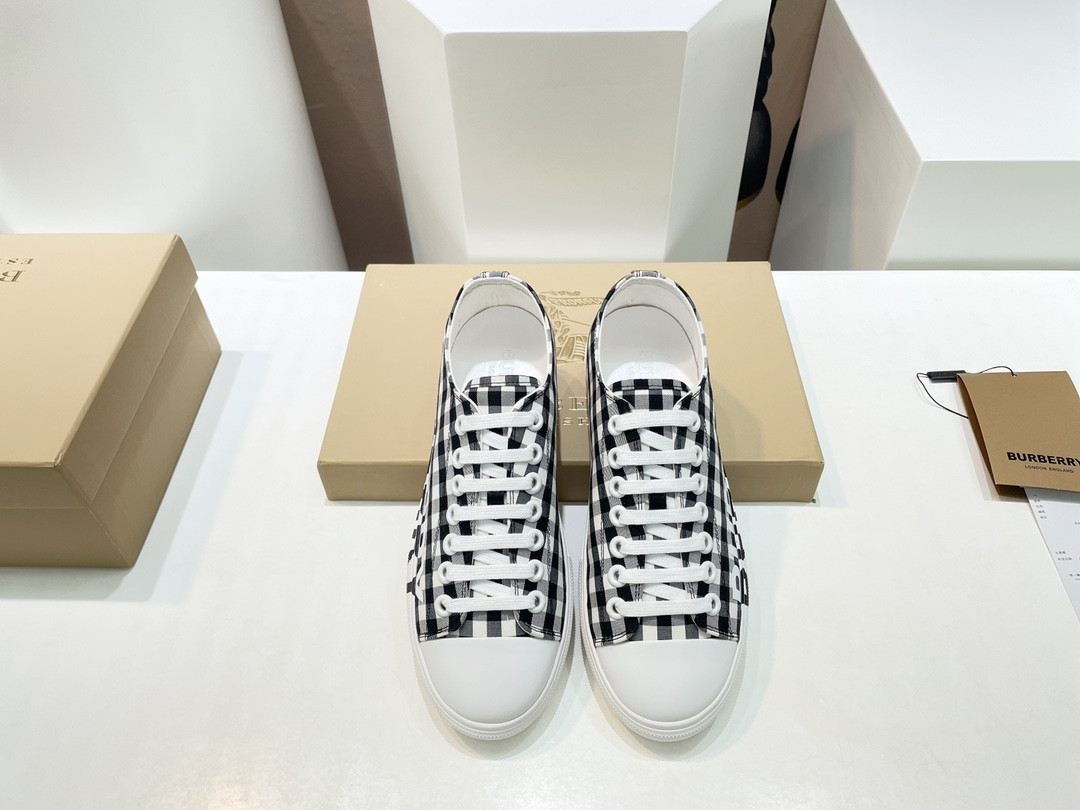 UA B**rry Check Sneakers