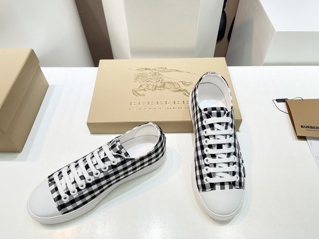 UA B**rry Check Sneakers
