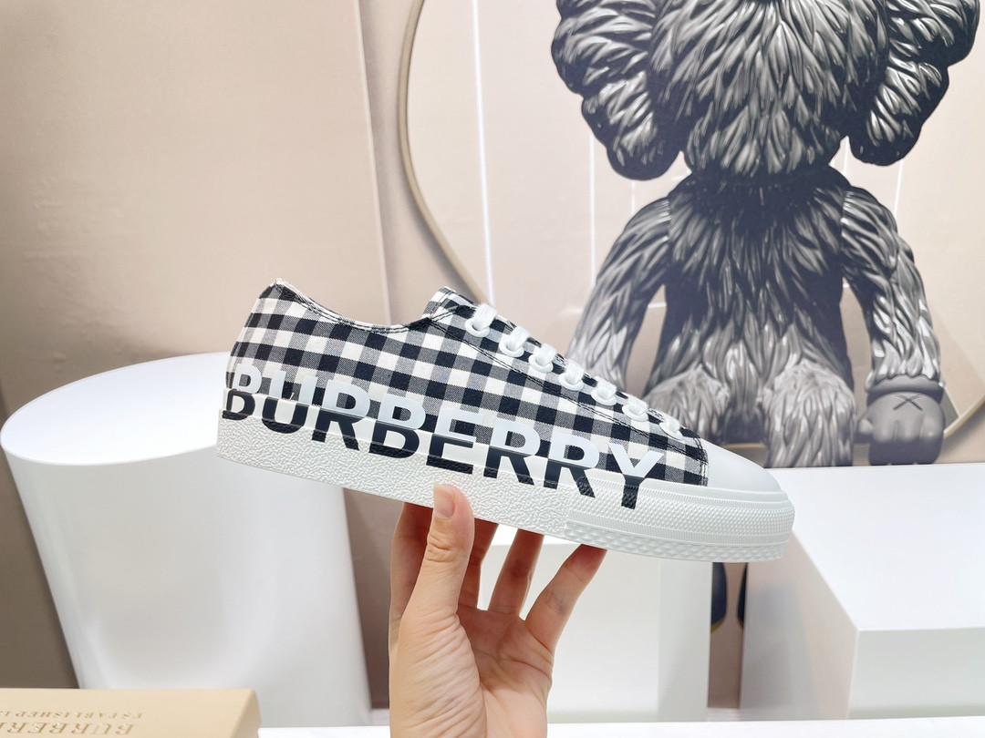 UA B**rry Check Sneakers
