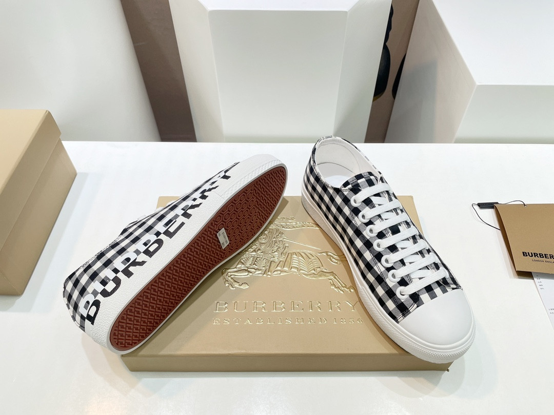 UA B**rry Check Sneakers