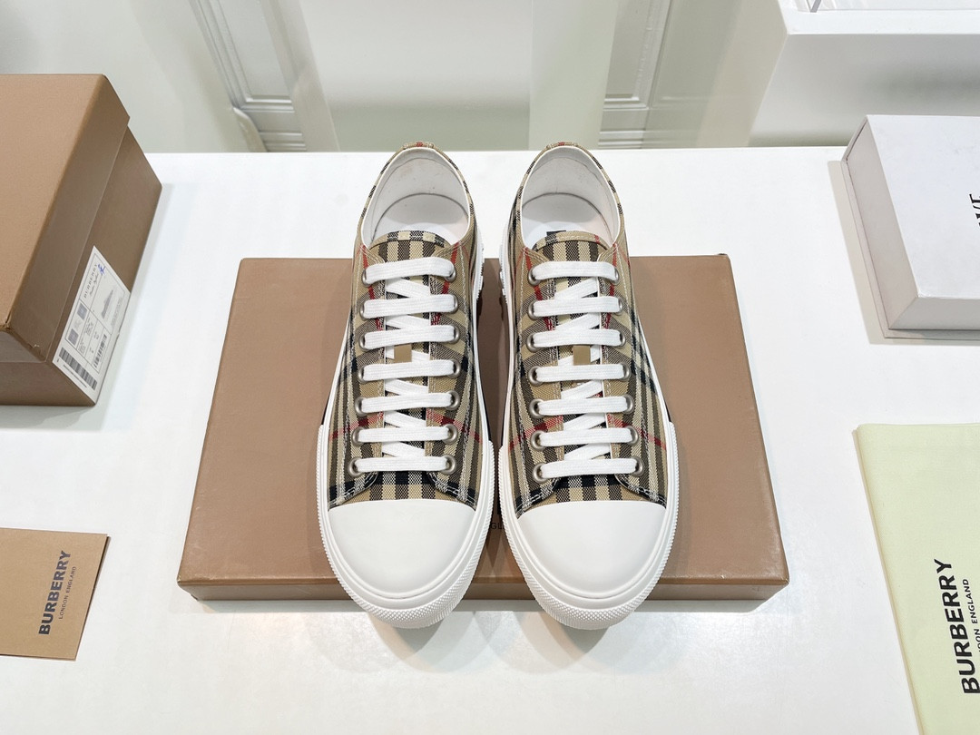 UA B**rry Check Sneakers
