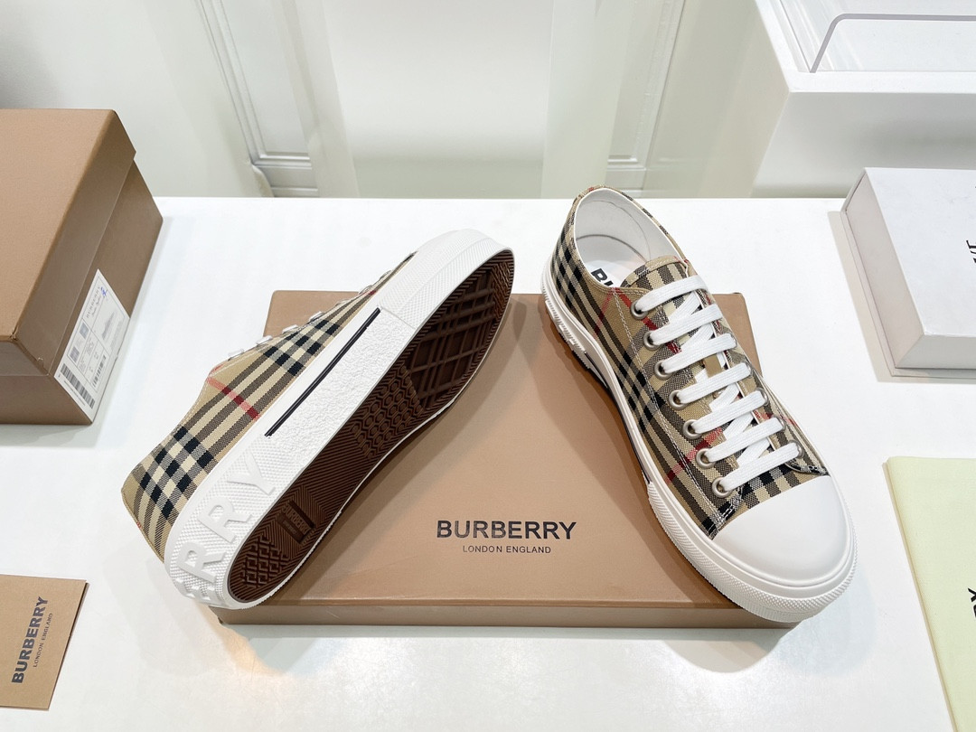 UA B**rry Check Sneakers