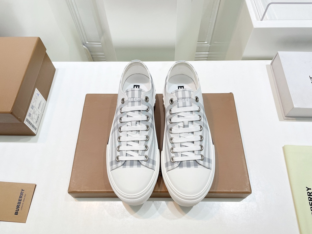 UA B**rry Check Sneakers