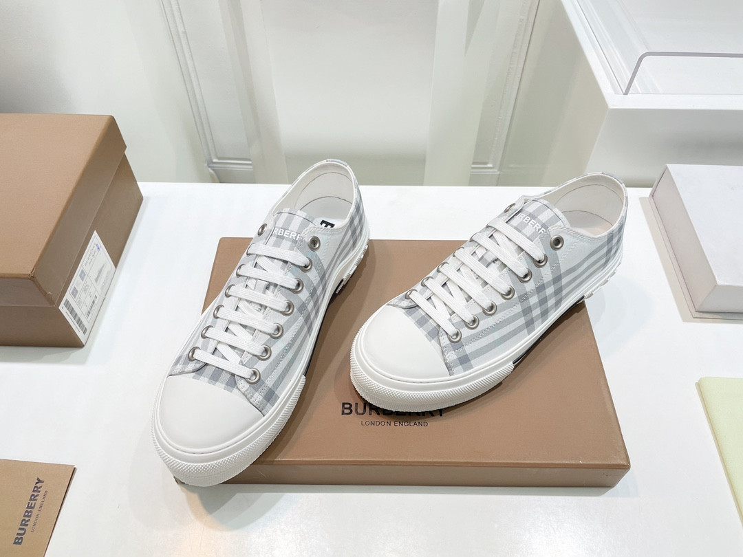 UA B**rry Check Sneakers