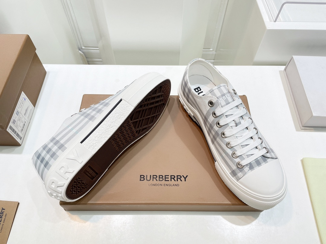 UA B**rry Check Sneakers