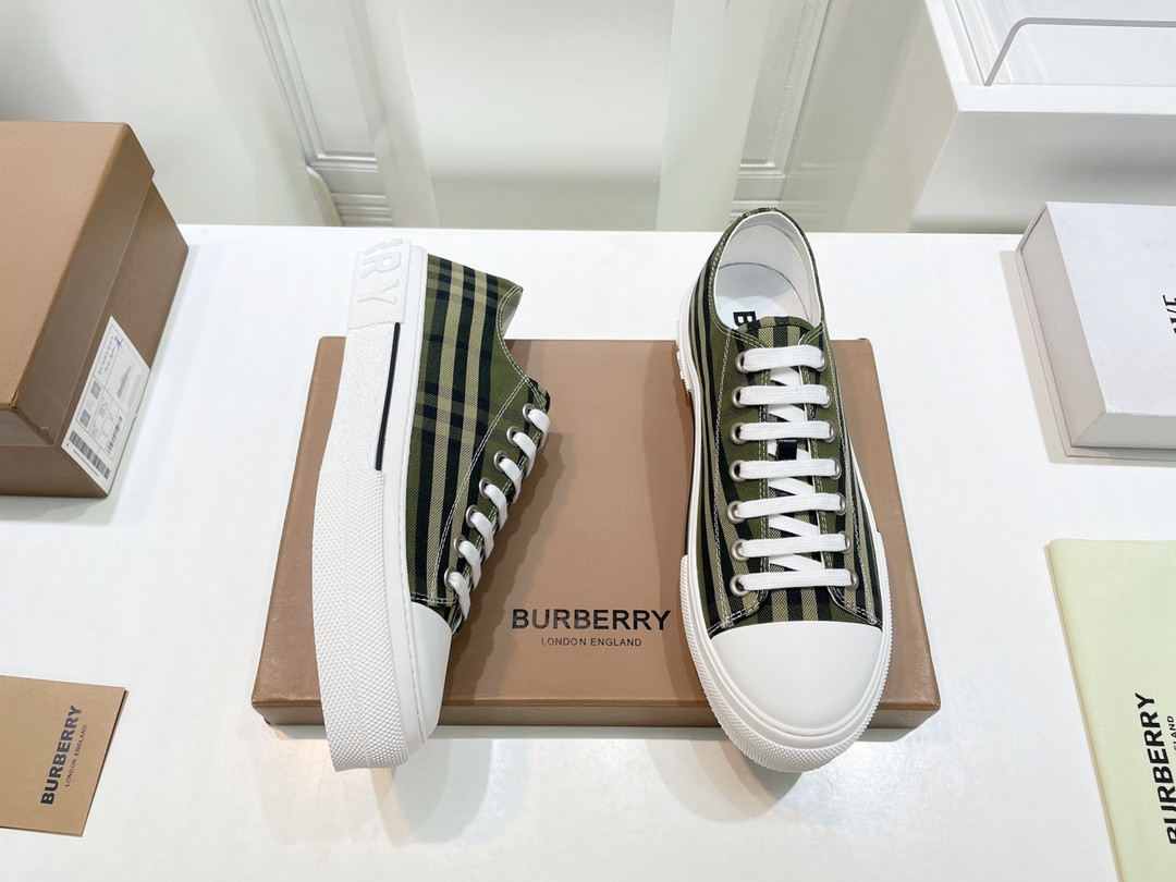 UA B**rry Check Sneakers