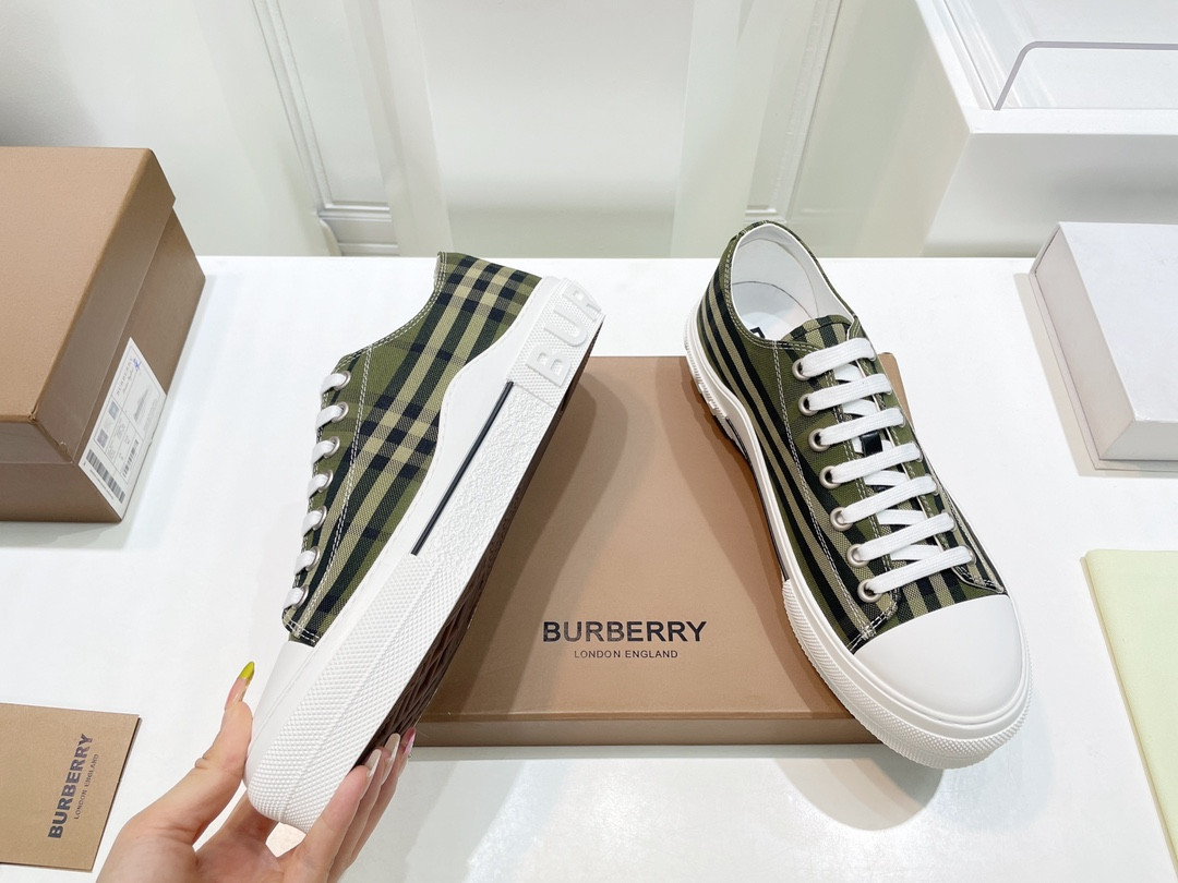 UA B**rry Check Sneakers