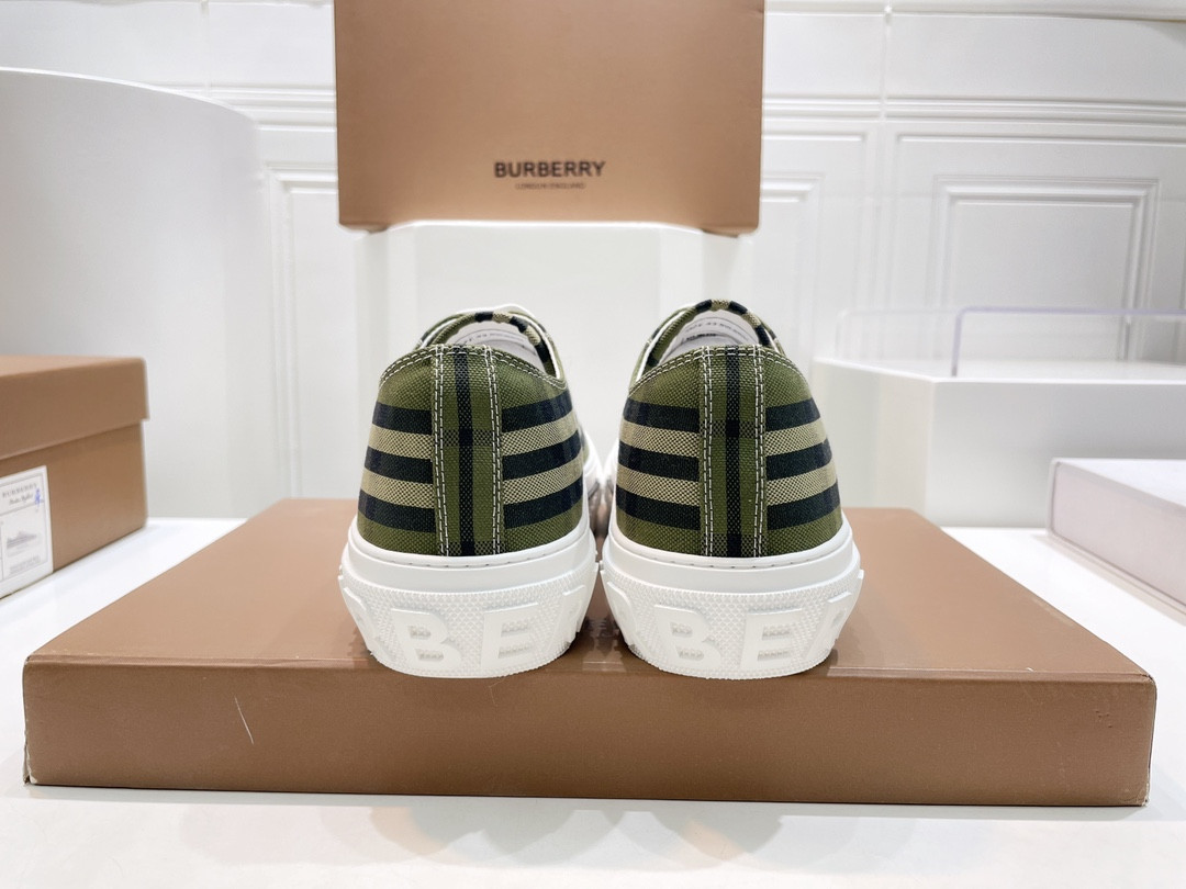 UA B**rry Check Sneakers