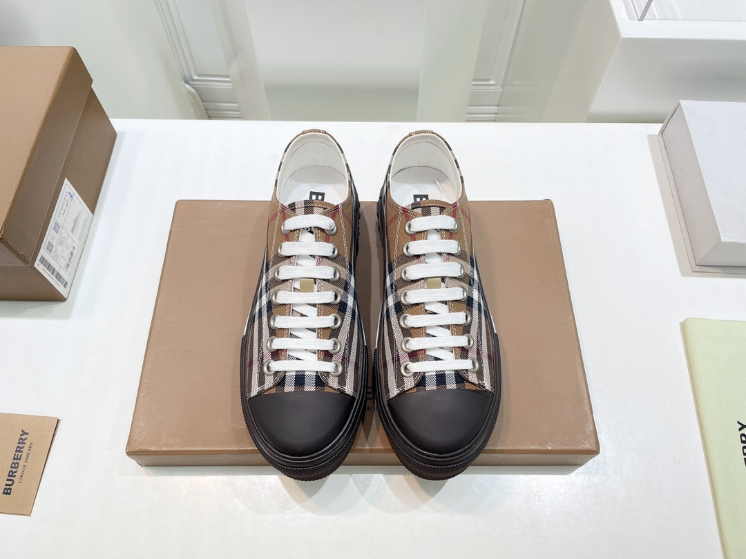 UA B**rry Check Sneakers