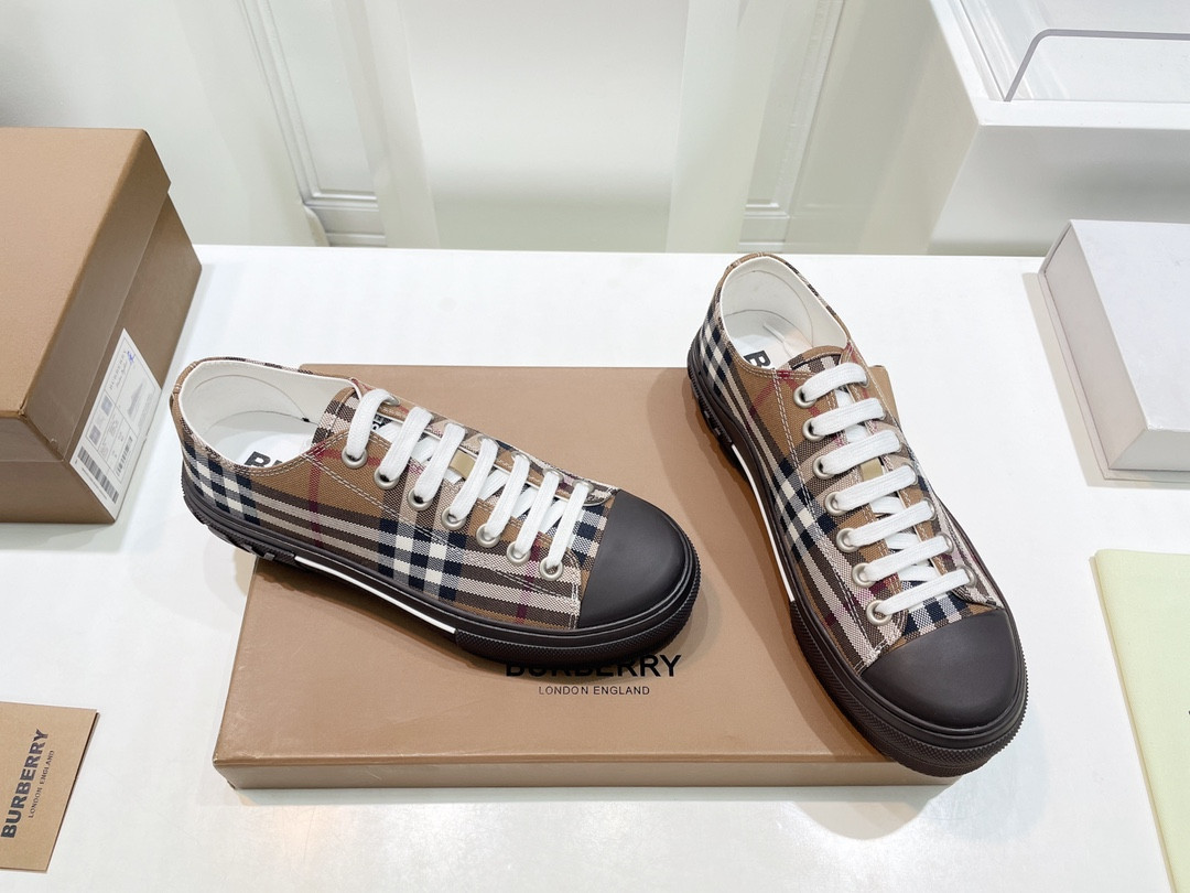 UA B**rry Check Sneakers