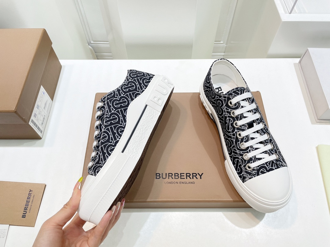 UA B**rry Sneakers