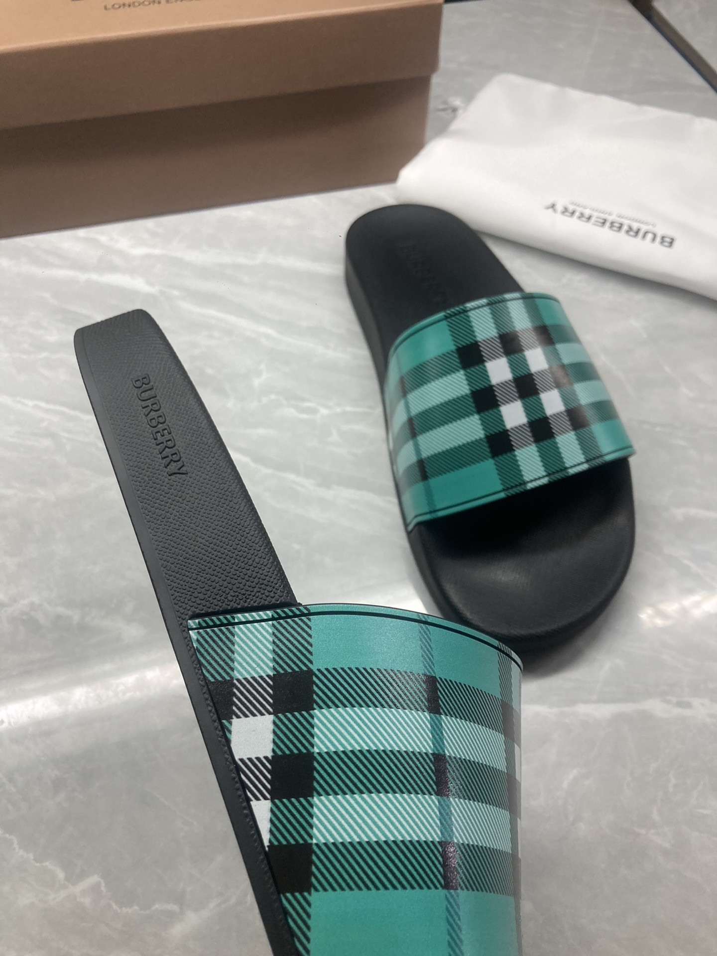 B**rry Check Slides