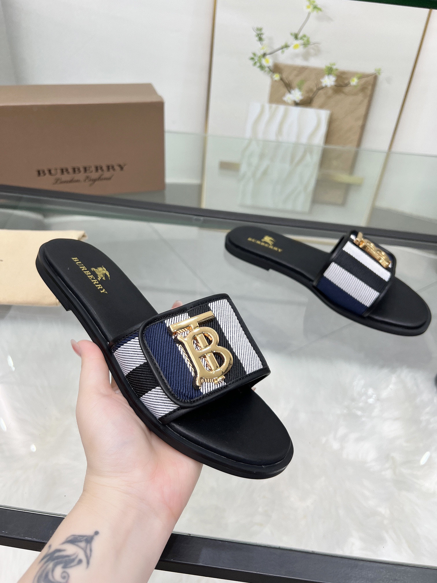 UA B**rry Slides