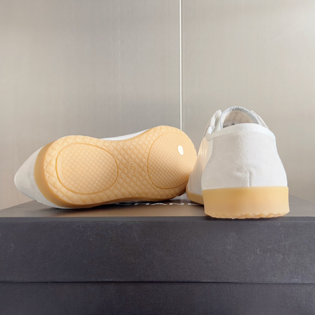UA Ch*el SNEAKER