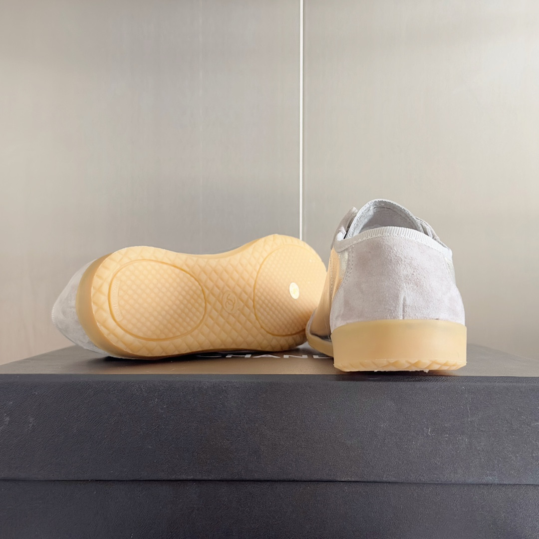 UA Ch*el SNEAKER
