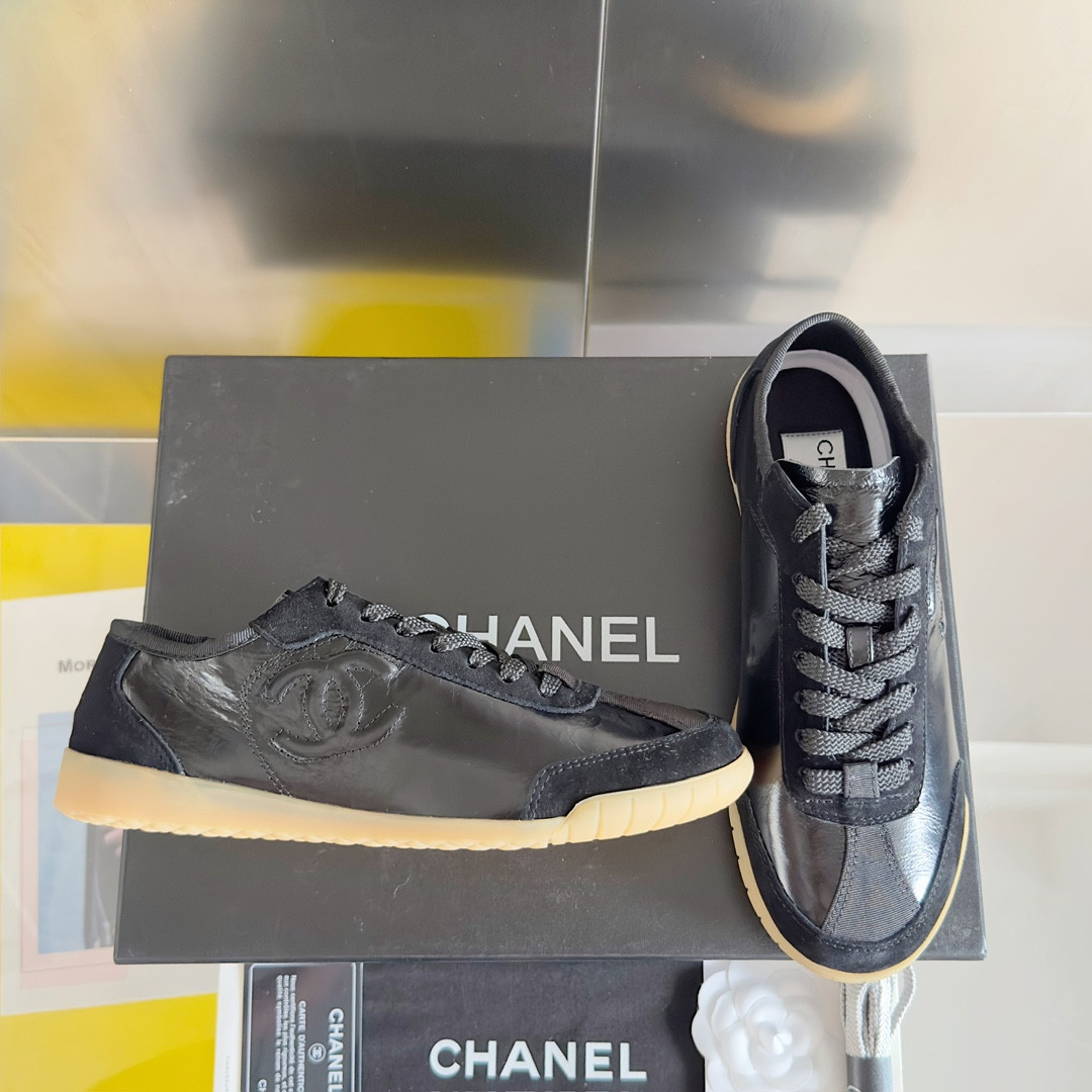 UA Ch*el SNEAKER