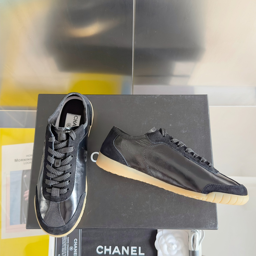 UA Ch*el SNEAKER