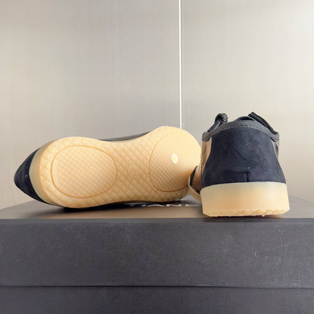 UA Ch*el SNEAKER
