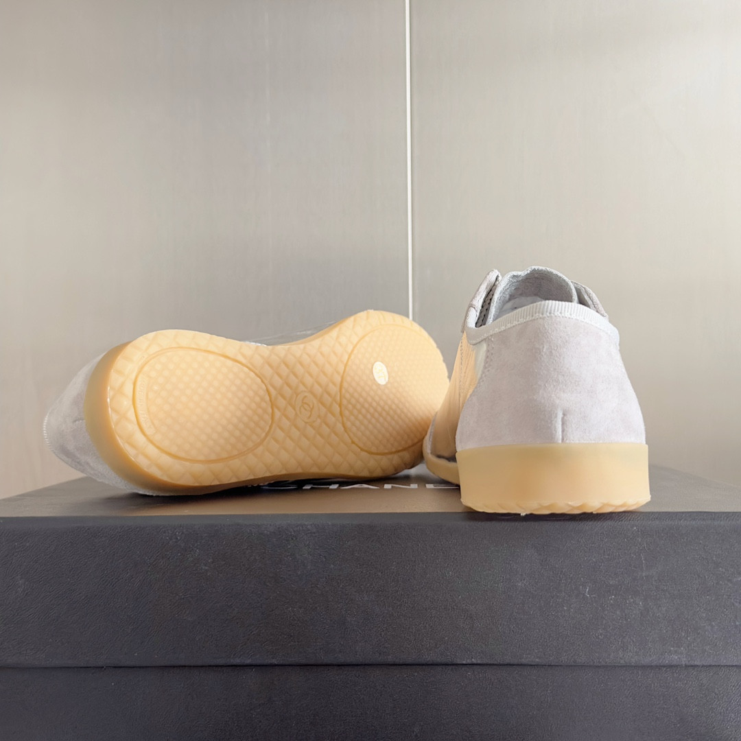 UA Ch*el SNEAKER