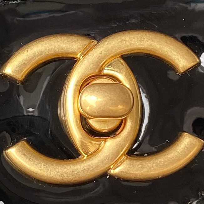 Ch*el 22K 31.5x31x9cm