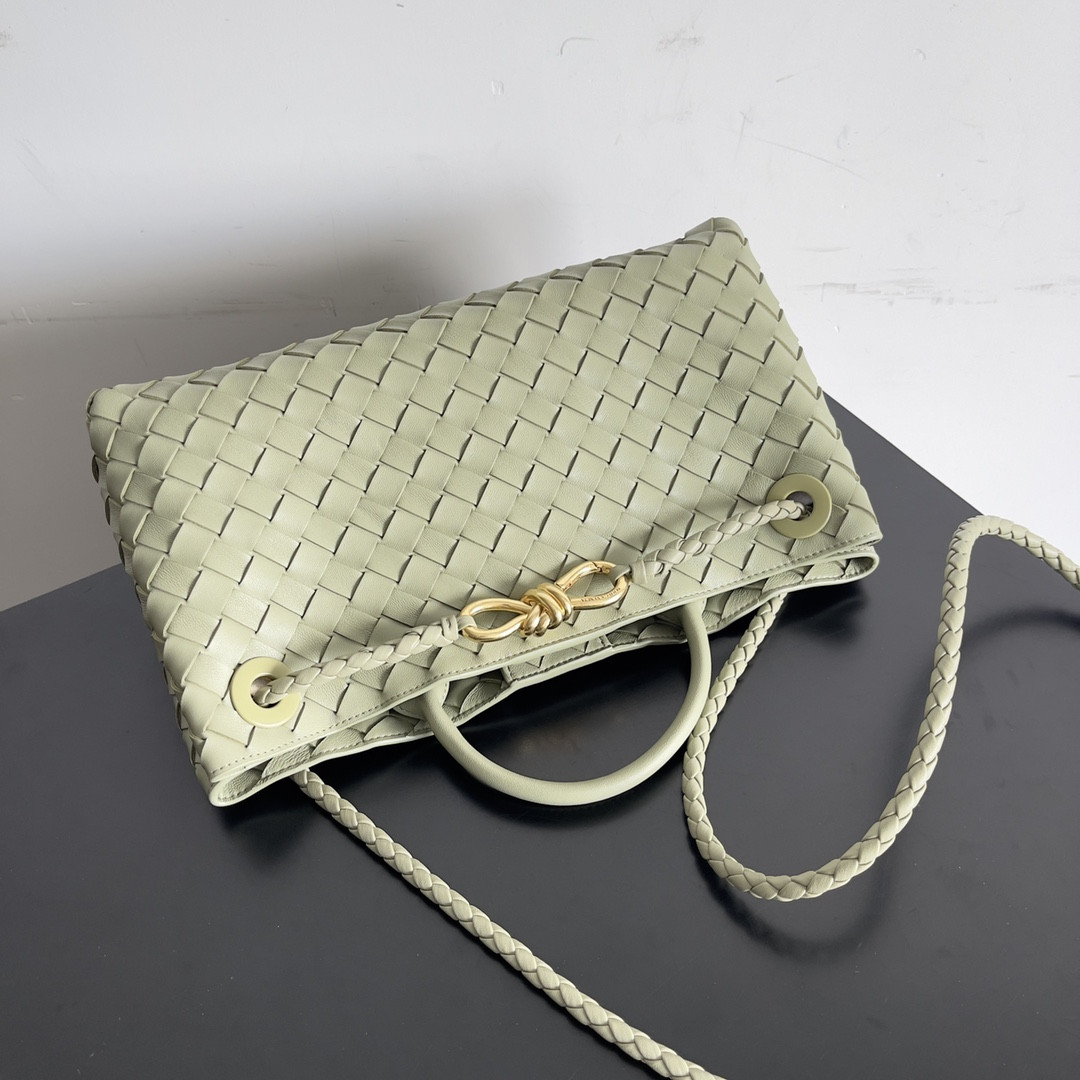 Bo*te*ga Ve*ne*ta East-West Andiamo 29x10x18CM