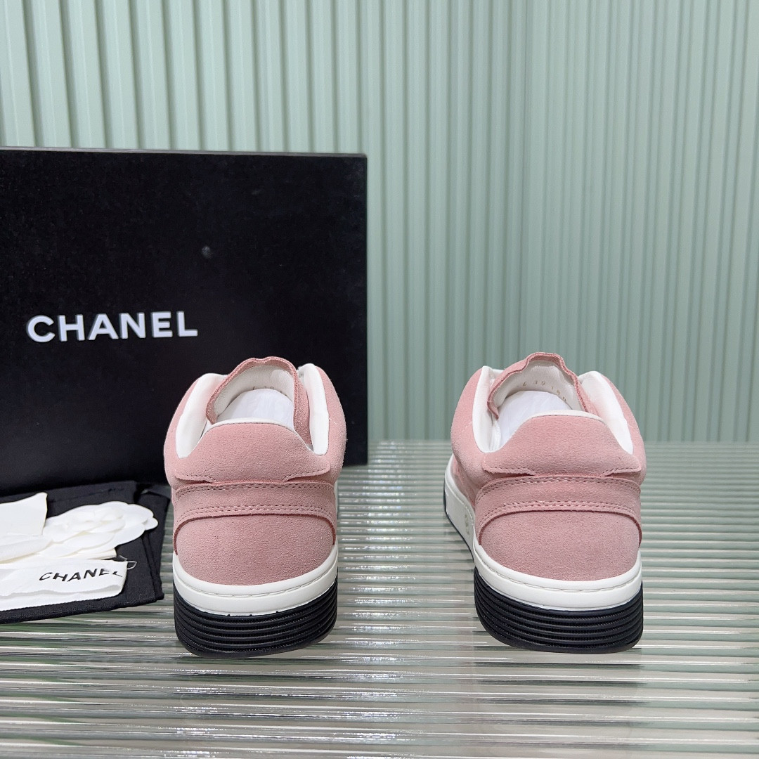 UA Ch*el SNEAKER