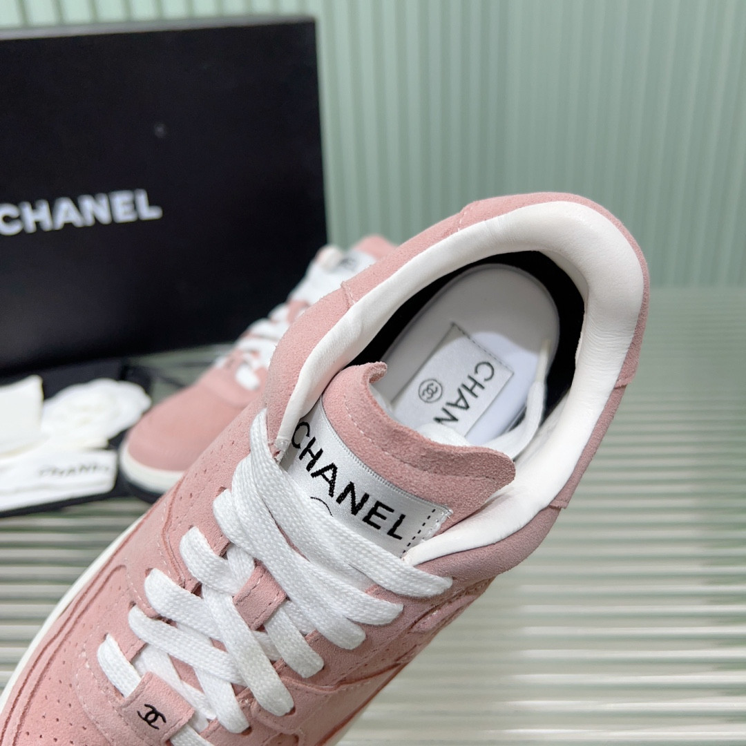 UA Ch*el SNEAKER