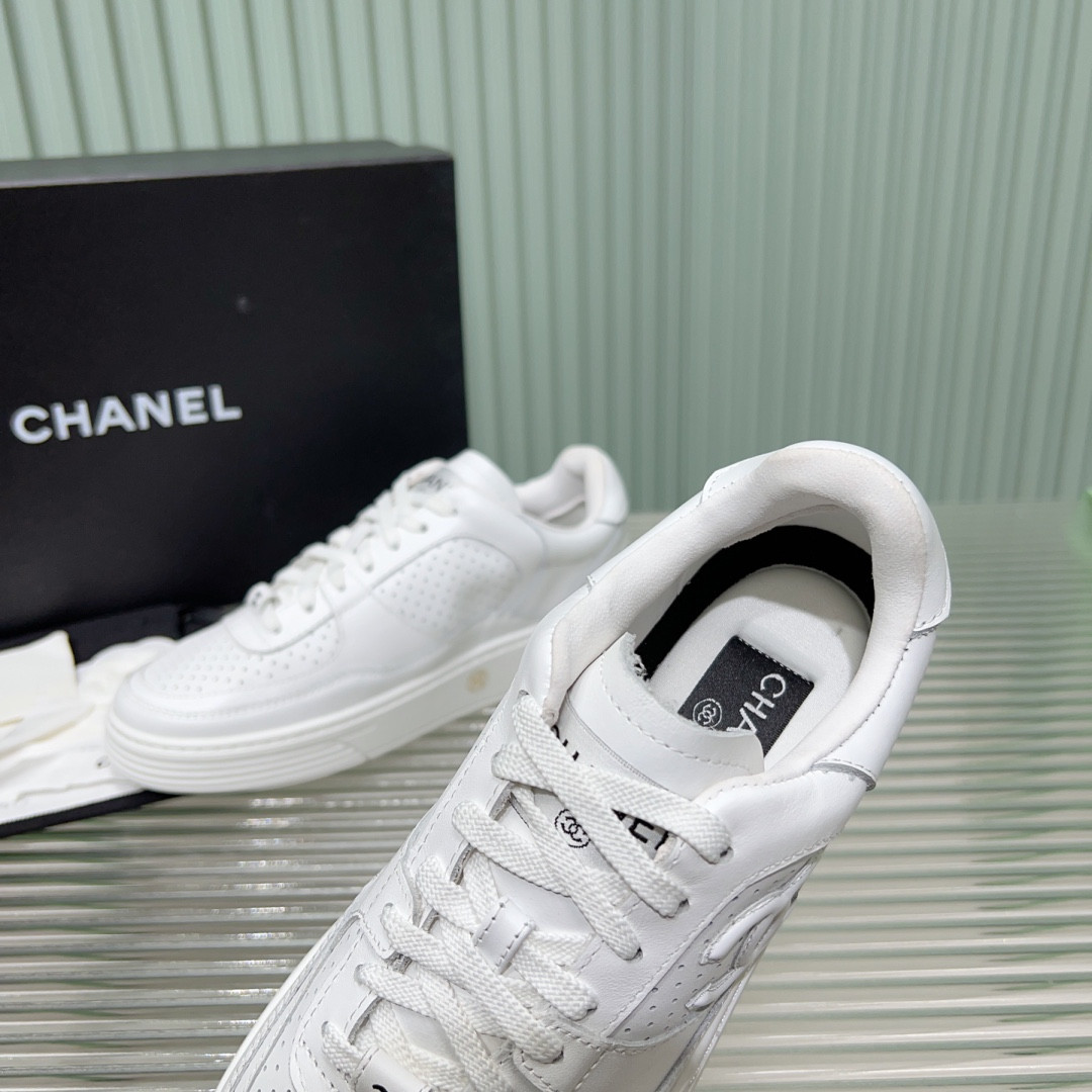 UA Ch*el SNEAKER