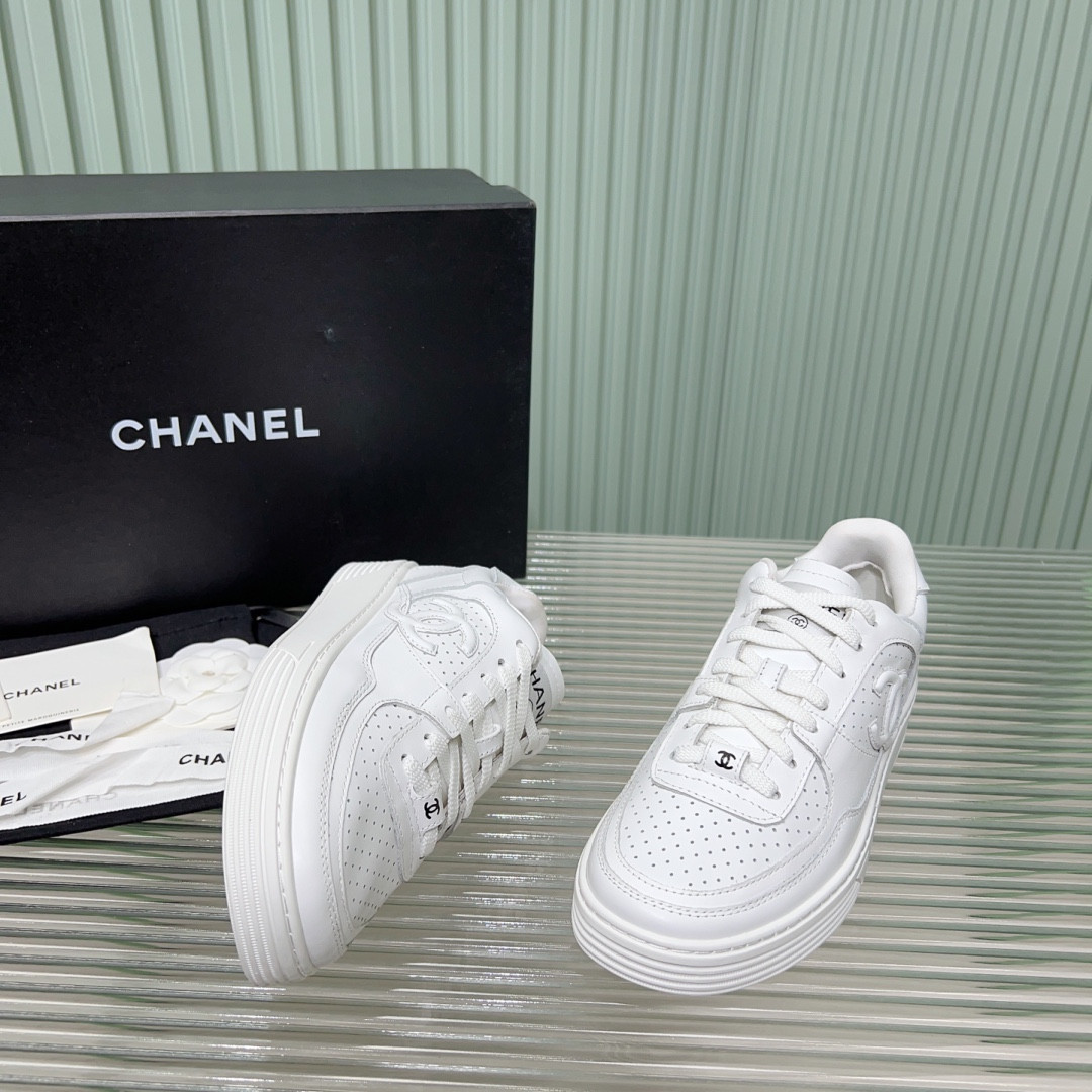 UA Ch*el SNEAKER