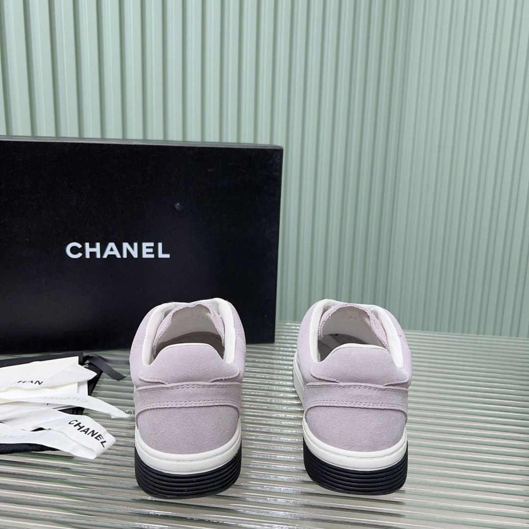 UA Ch*el SNEAKER