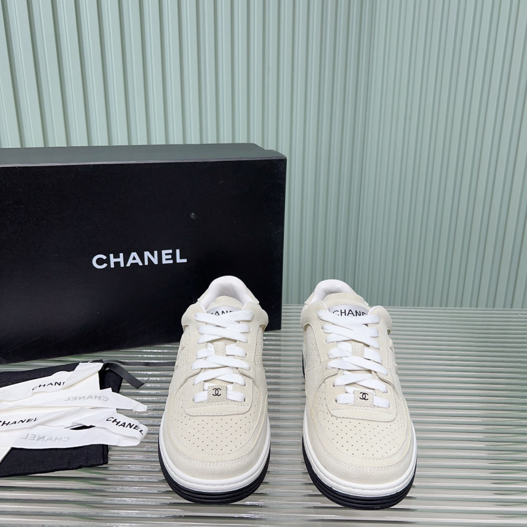 UA Ch*el SNEAKER