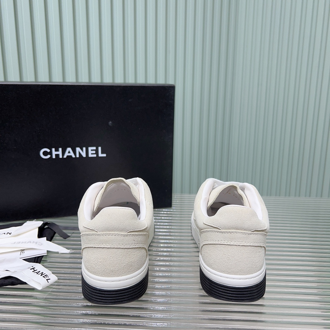 UA Ch*el SNEAKER