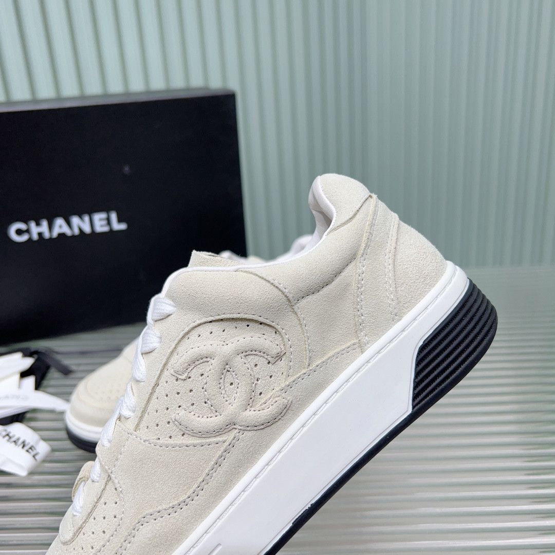UA Ch*el SNEAKER