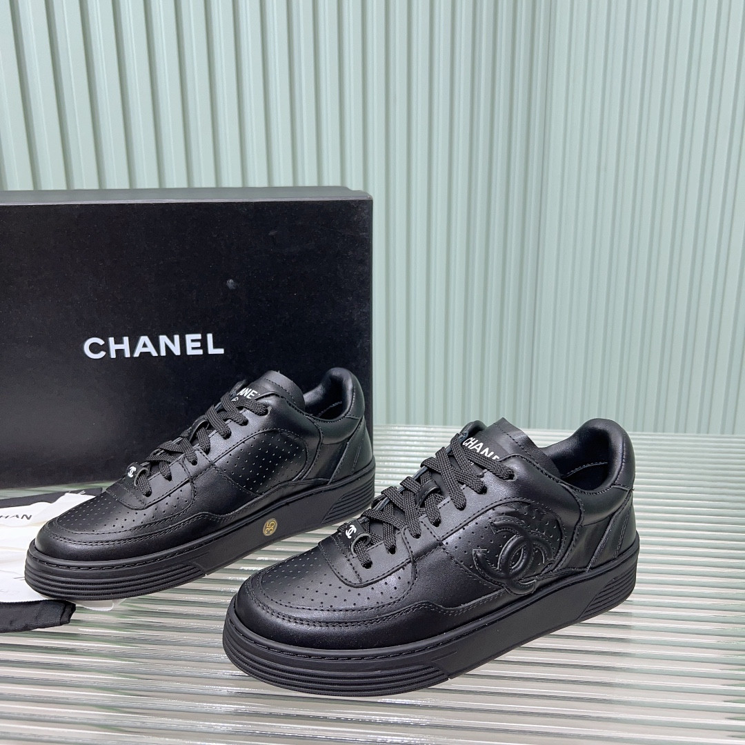 UA Ch*el SNEAKER