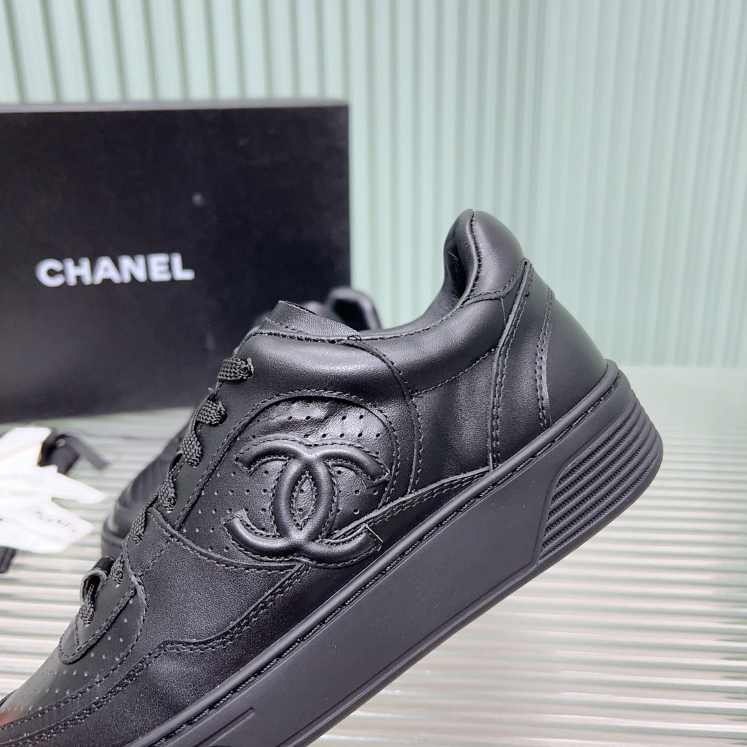 UA Ch*el SNEAKER