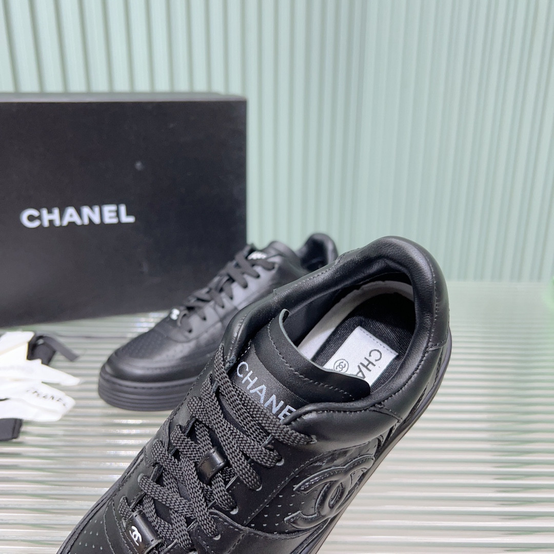 UA Ch*el SNEAKER