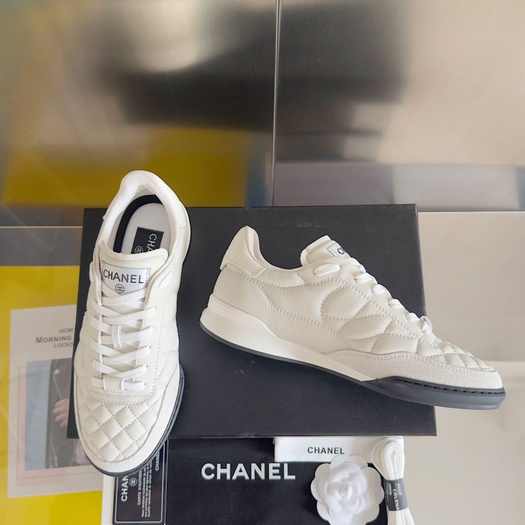 UA Ch*el SNEAKER