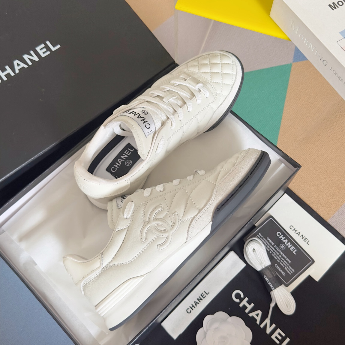 UA Ch*el SNEAKER