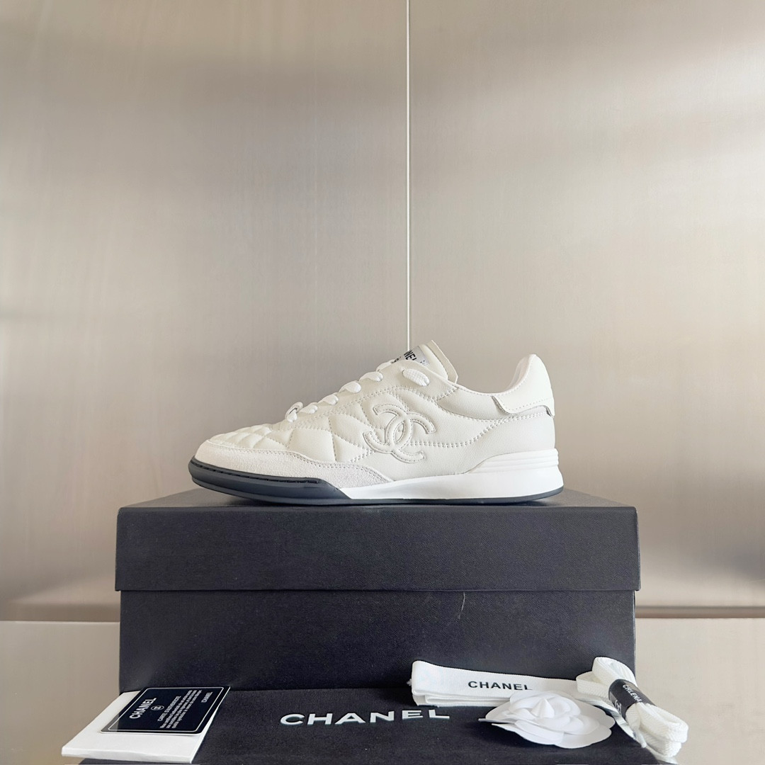 UA Ch*el SNEAKER