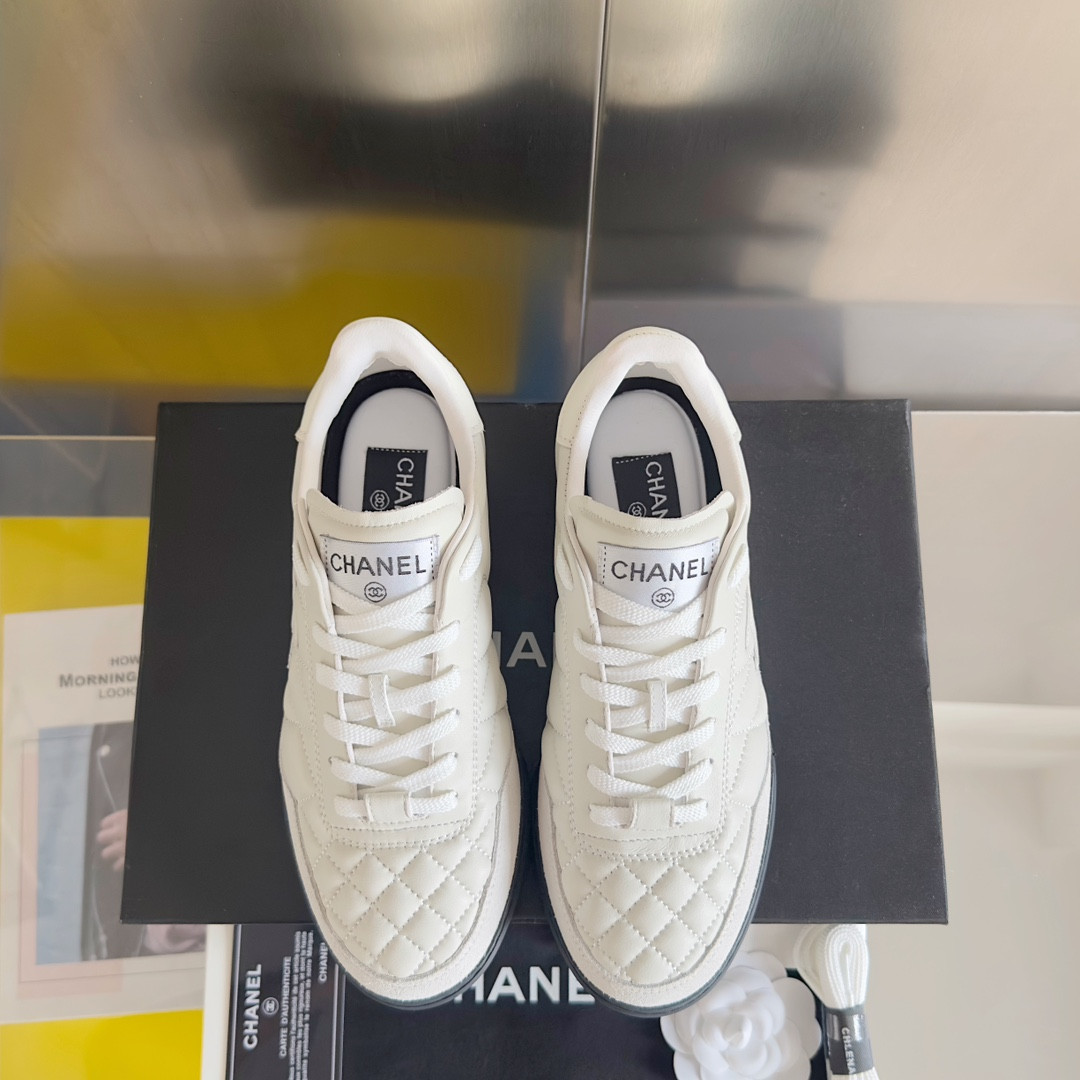 UA Ch*el SNEAKER