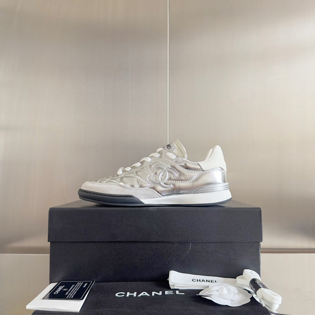 UA Ch*el SNEAKER