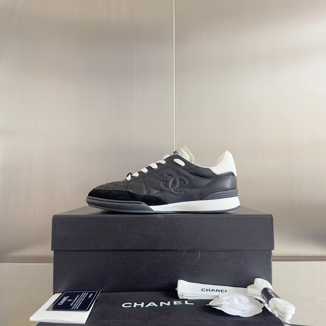 UA Ch*el SNEAKER
